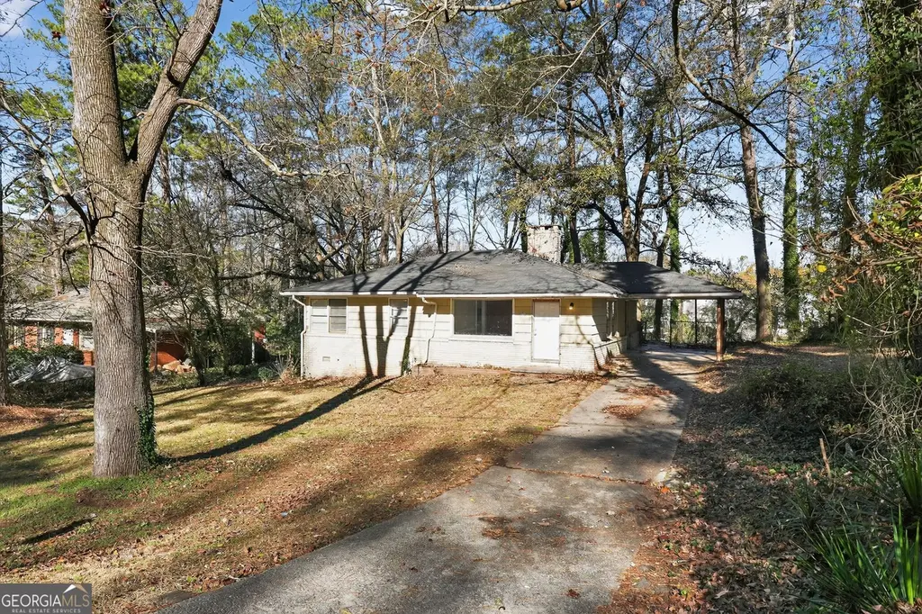 2712 Amelia Ave