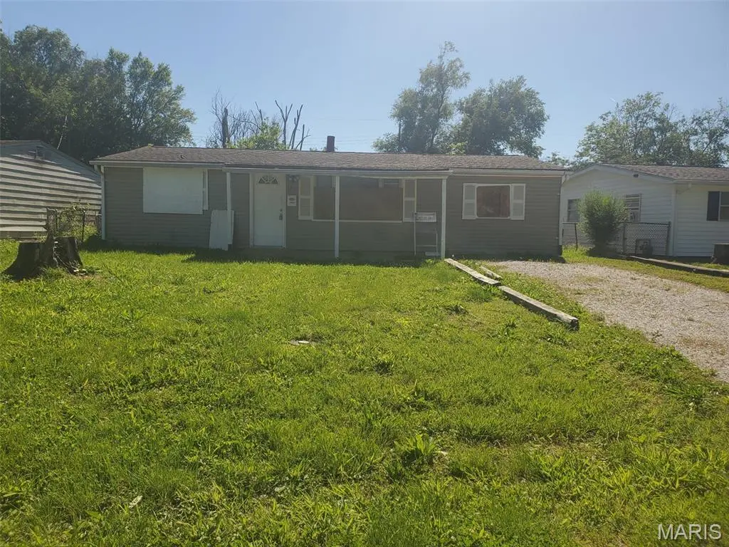 240 St John Dr