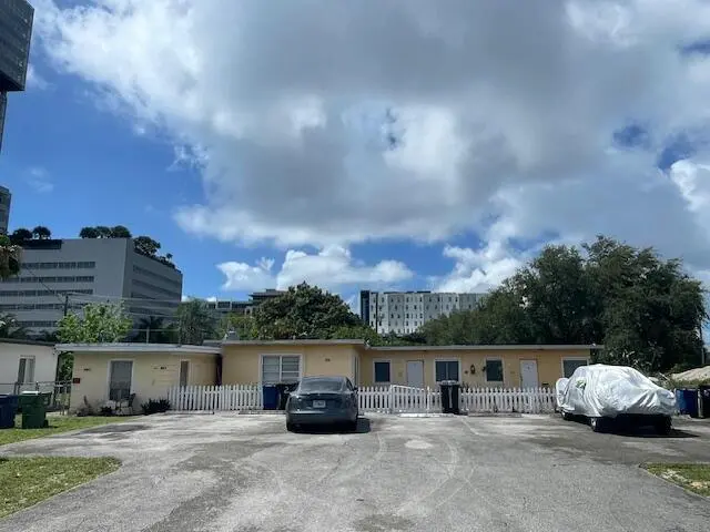 224 SE 9th Ct Unit 1-4