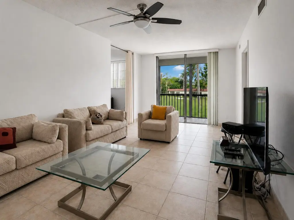 8962 S Hollybrook Blvd #205
