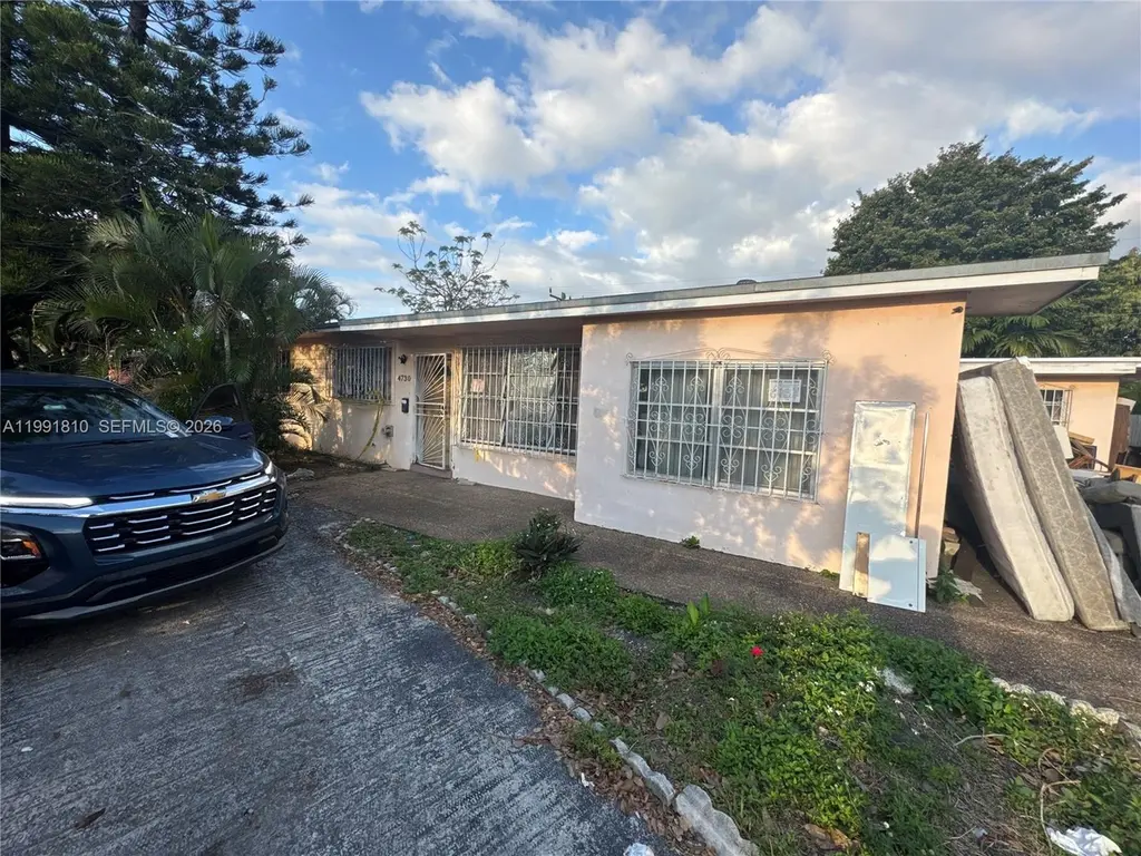 4730 W 8th Ave