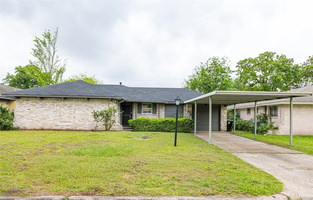 7706 Lakewood Dr