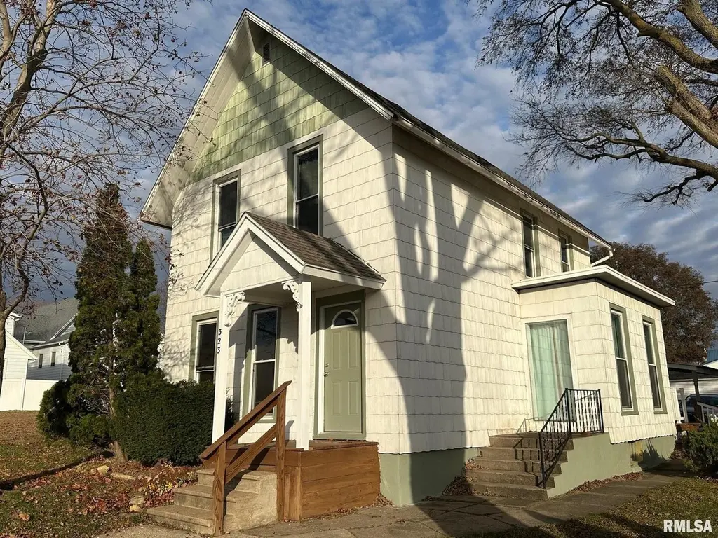 323 Lincoln St