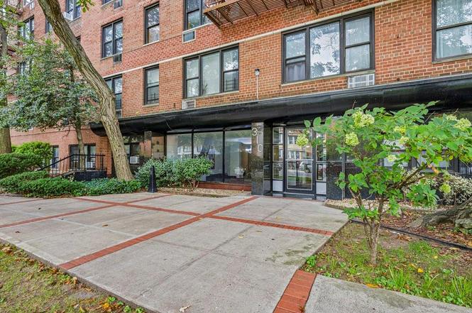 310 Lenox Rd Unit 3T