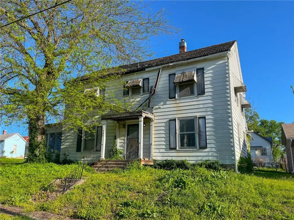305 E 10th St