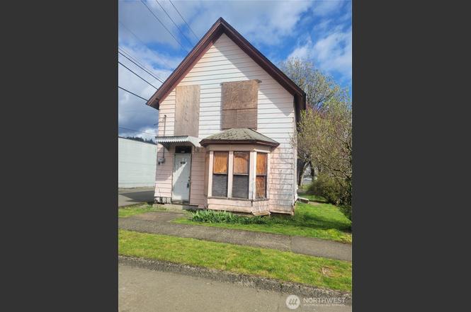218 S 2nd St
