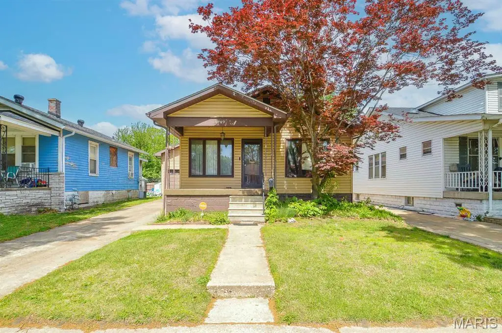 2949 Iowa St