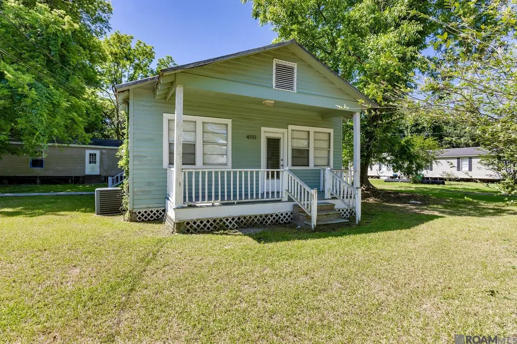 4111 Main St
