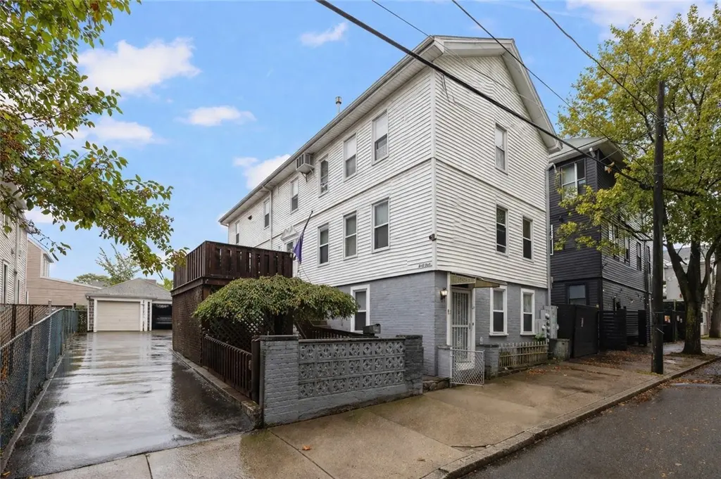 41 East Transit St
