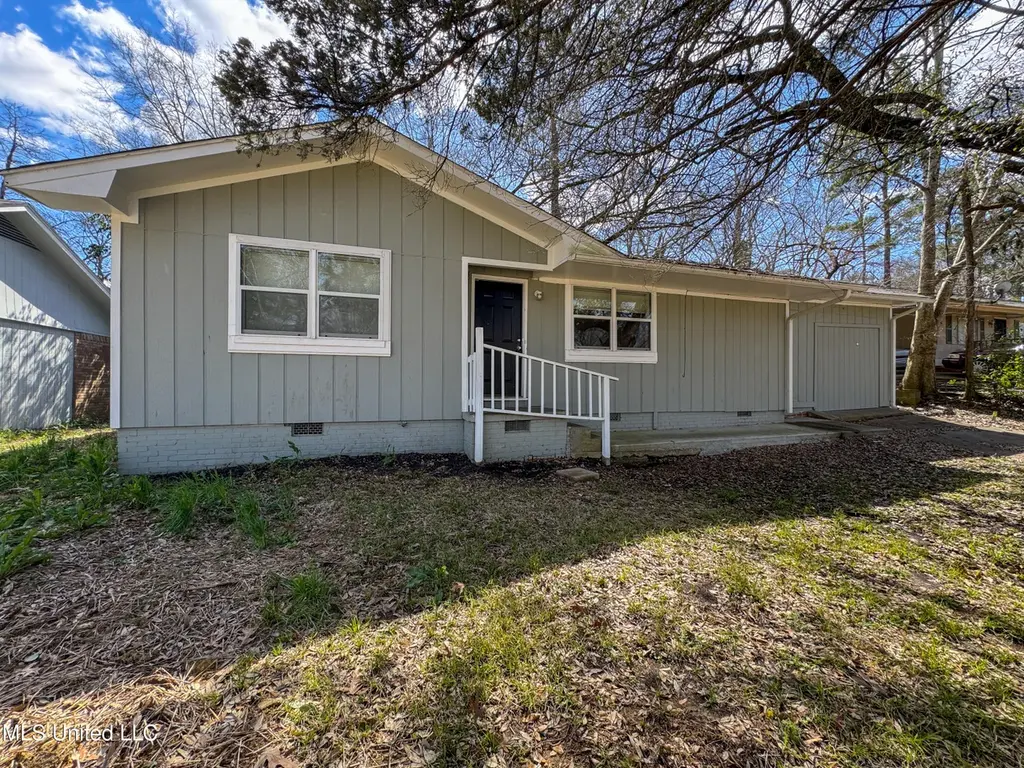 351 Lawrence Rd