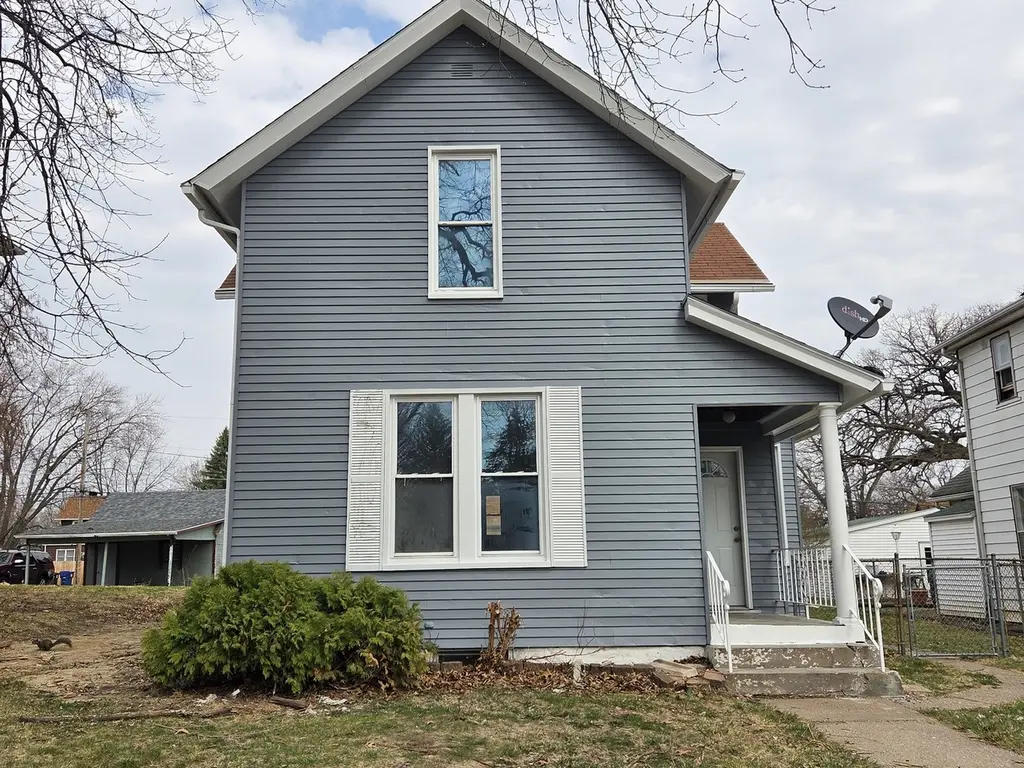 916 E 14th St
