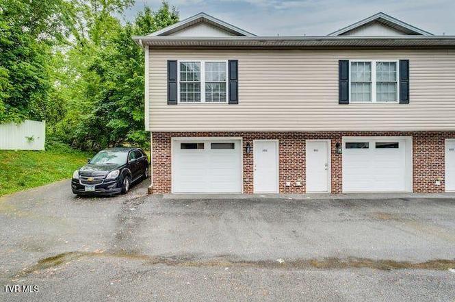 169 Grand Ave #402