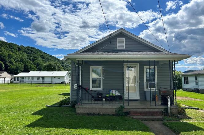 104 Pollock St