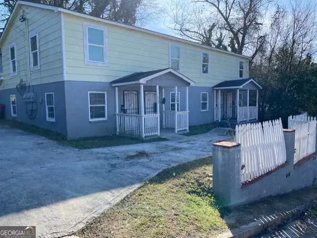 2208 Roosevelt Ave