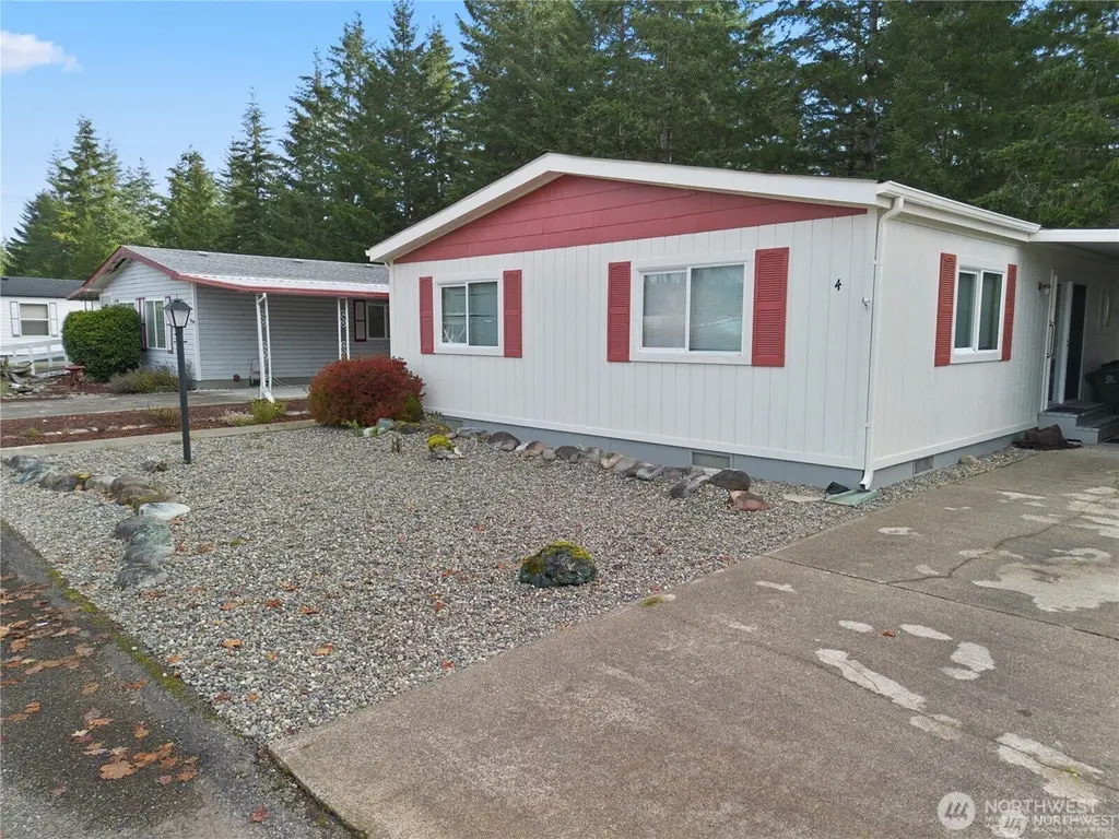 4 Blitzen Ln