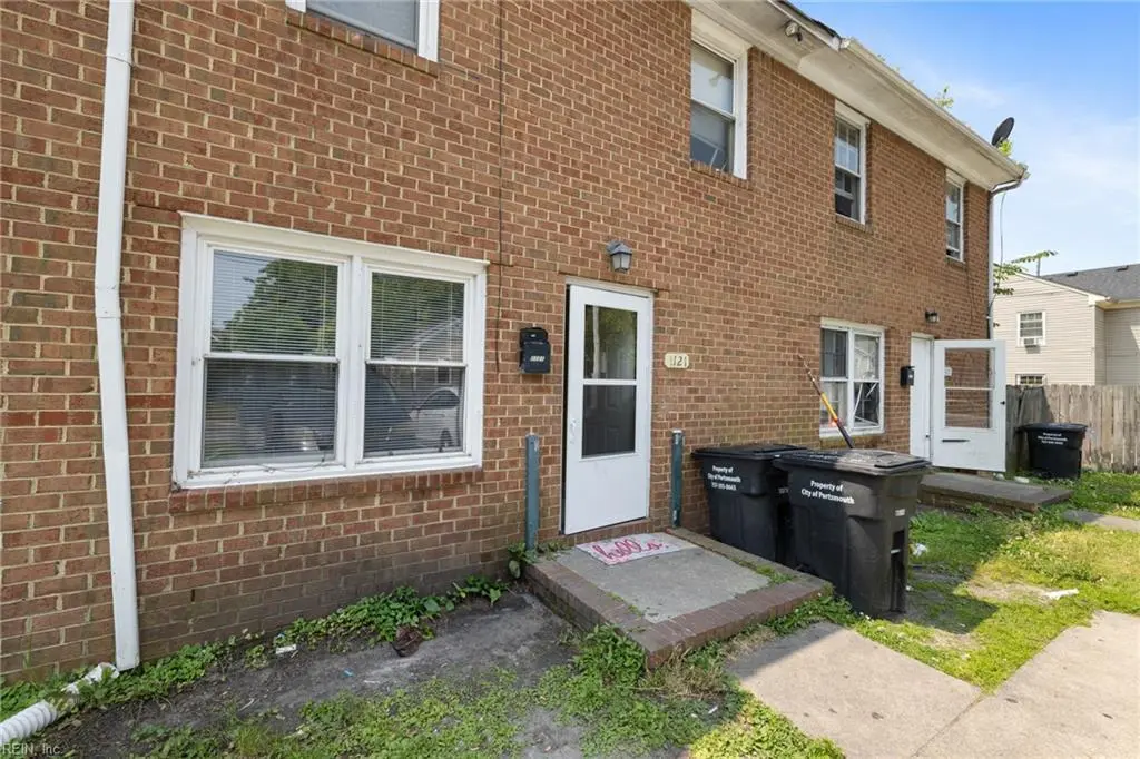 1121 Fayette St