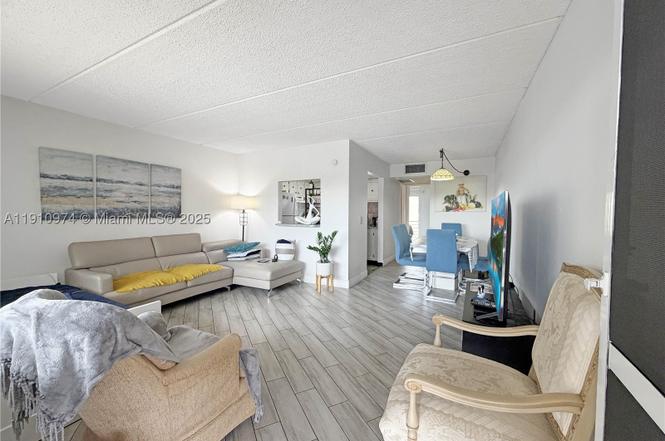 500 W Village Green Cir W #203