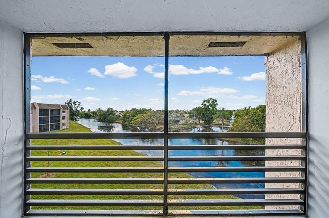 10466 Sunrise Lakes Blvd #312