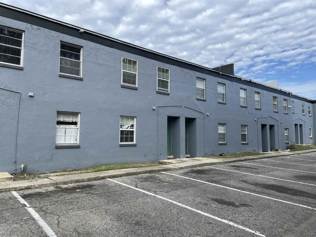 2325 W Pensacola St #145