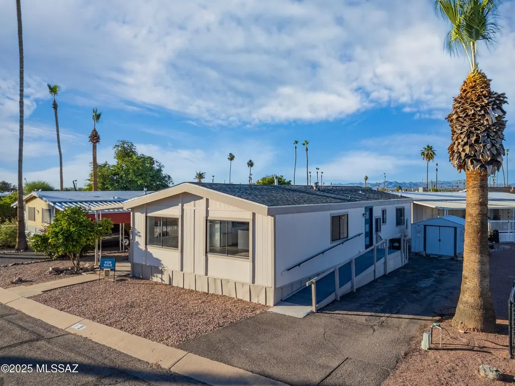 2305 W Ruthrauff Rd
