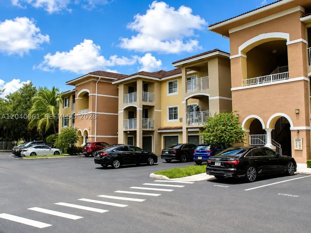 6458 Emerald Dunes Dr #303