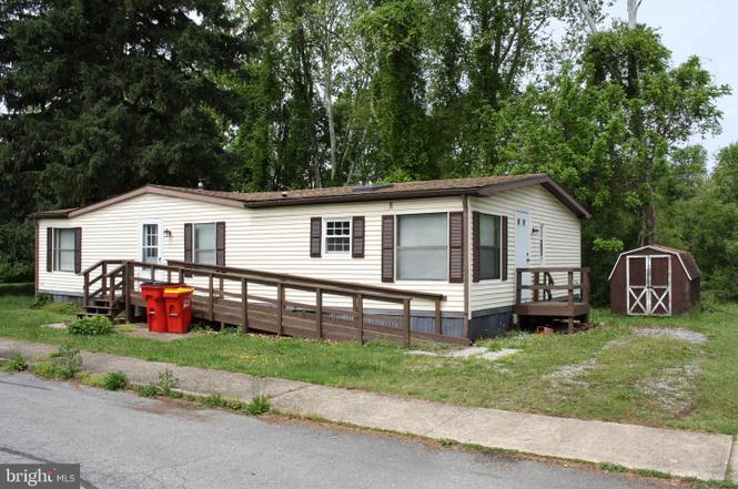 1 Larken Ln