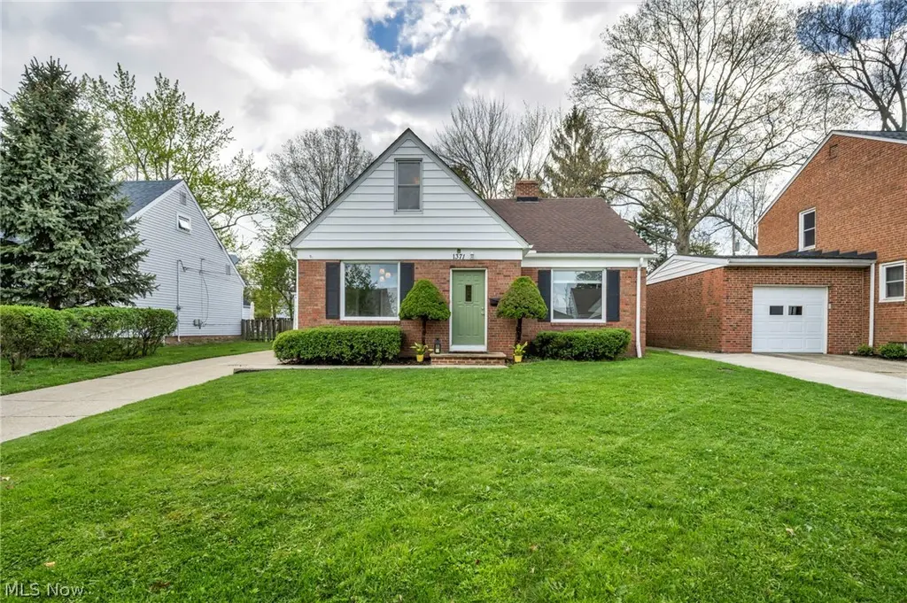 1371 Cranover Rd