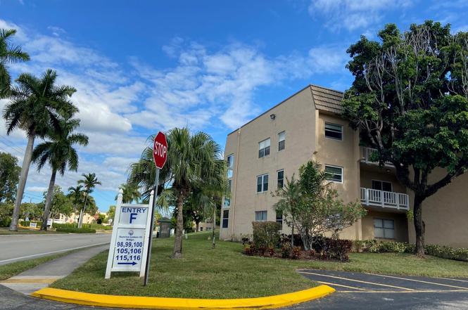9370 Sunrise Lakes Blvd #105