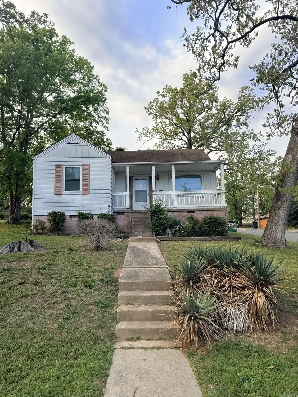 4300 W 9th St