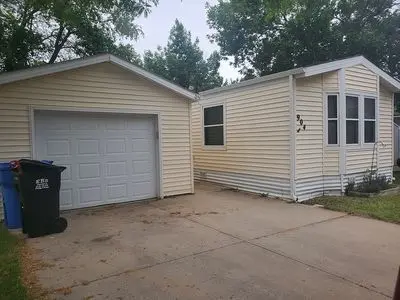 904 S Ruby Pl