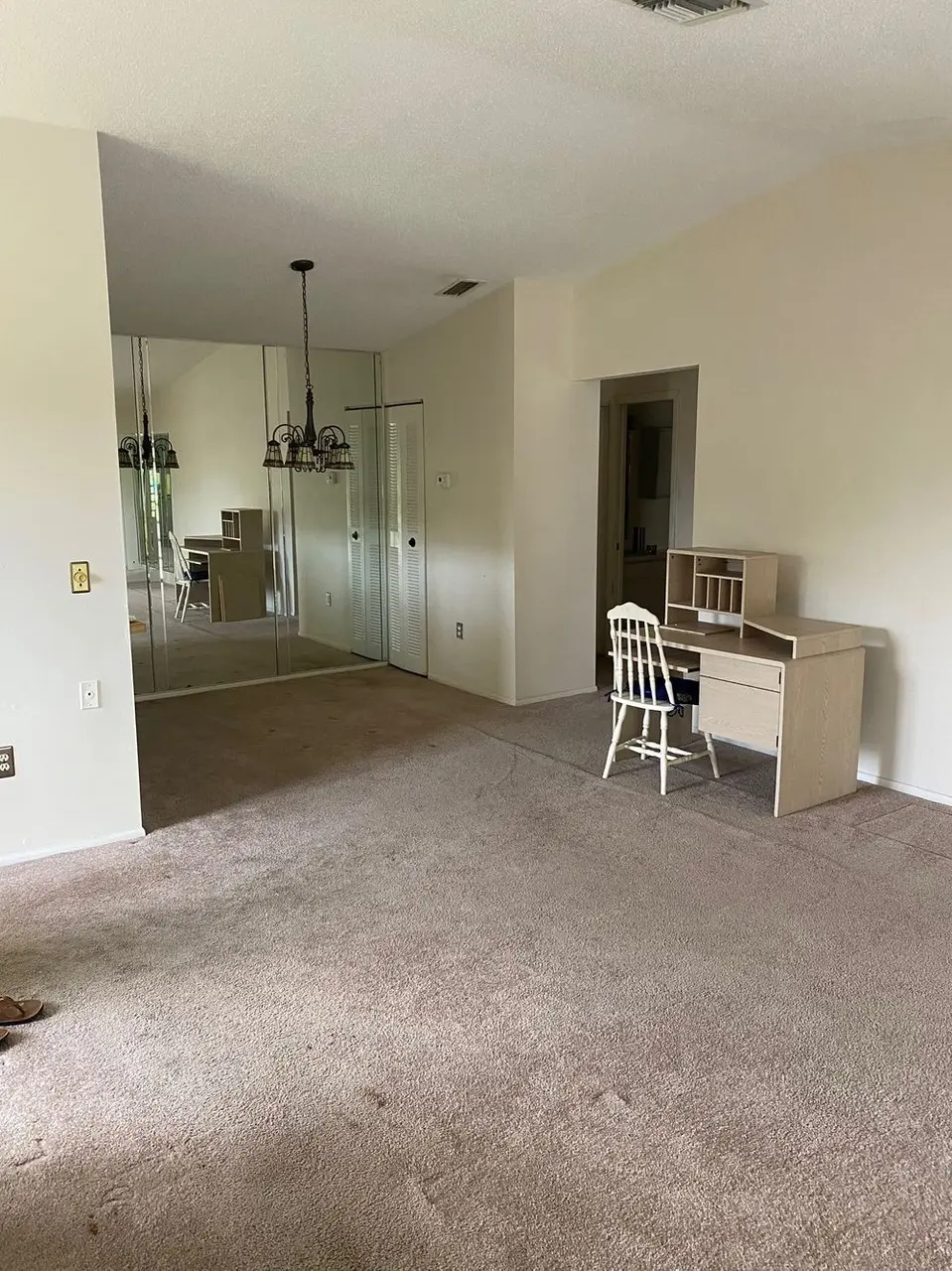 5711 Gardens Dr