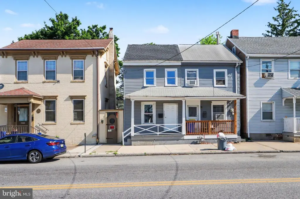 313 E Main St