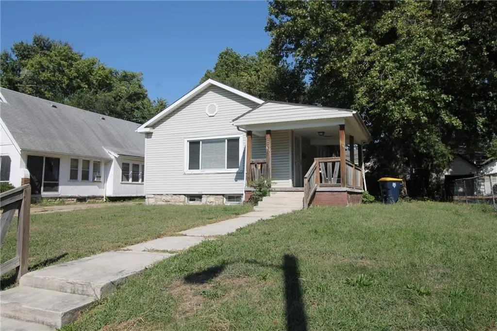 2230 E 67th Ter