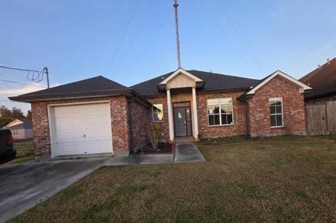 3210 Elmwood Park Dr