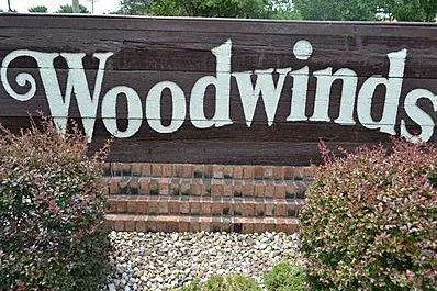 807 Woodwinds Ct