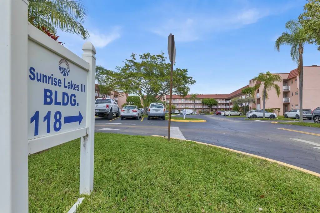 9401 Sunrise Lakes Blvd #311