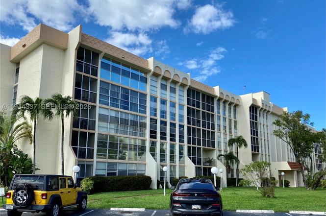 851 Three Islands Blvd #106