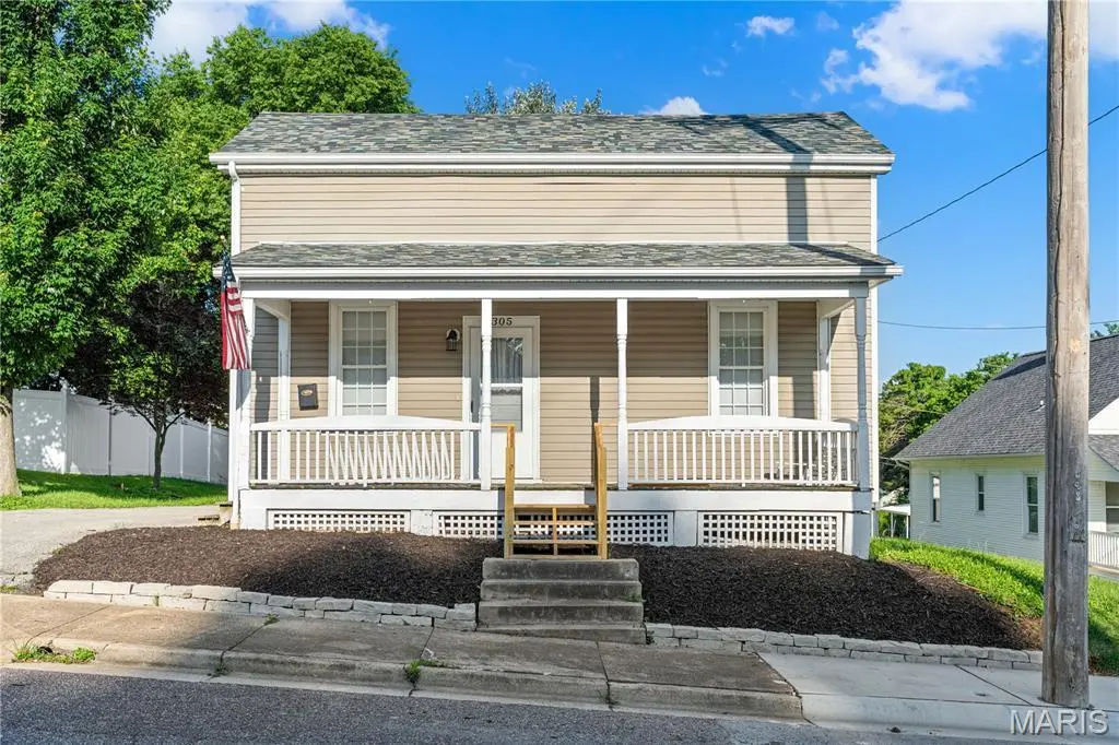 305 Macarthur St