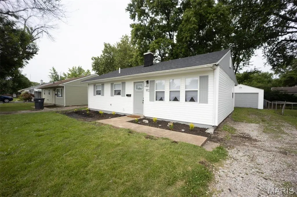 913 Royal Heights Rd