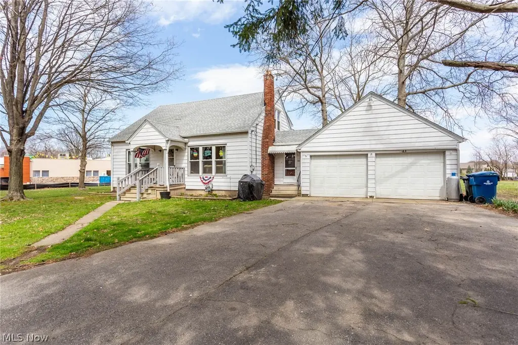 1011 N Main St