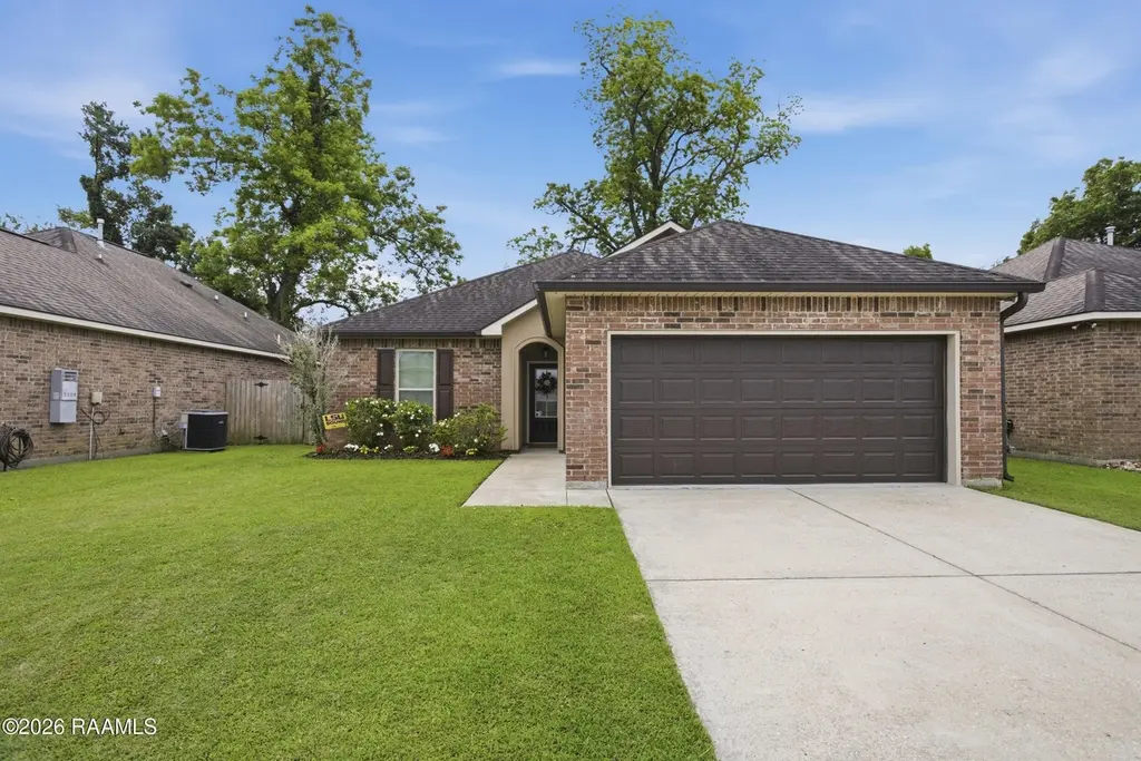 211 Moss Bluff Dr