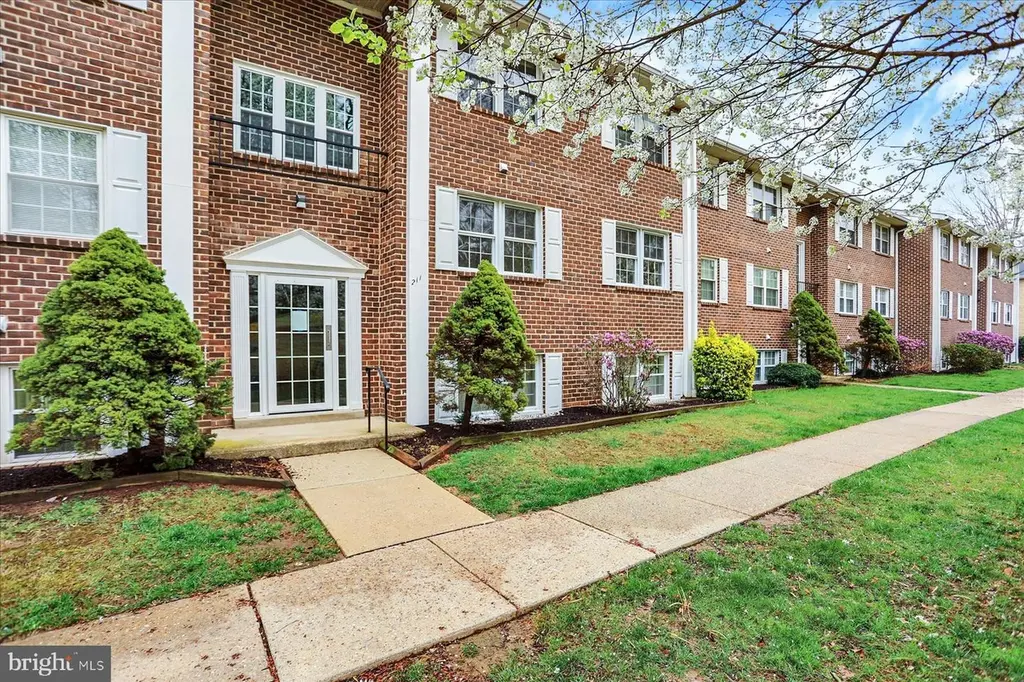 211-D Crocker Dr