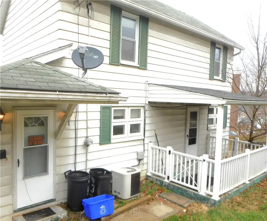 635 Rear Wood St