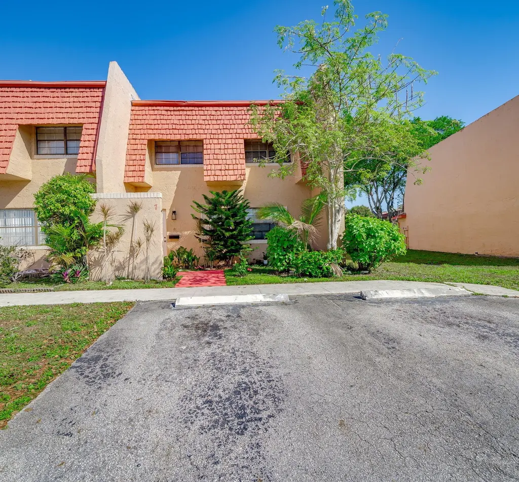 7 Ann Lee Ln