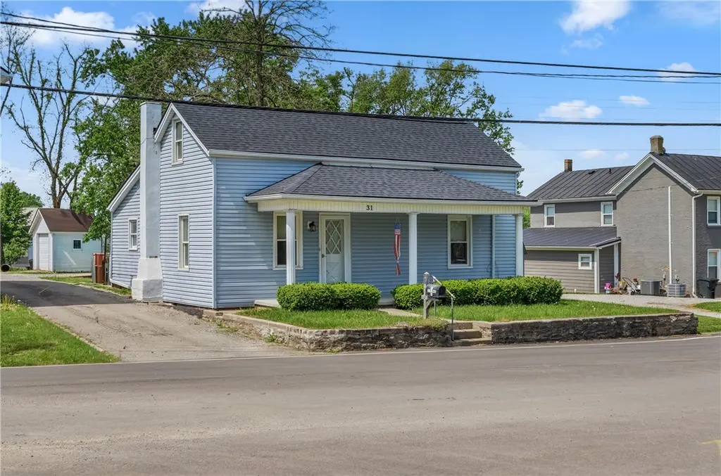 31 Clarksville Rd