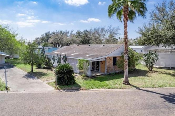 1312 E Calm Dr