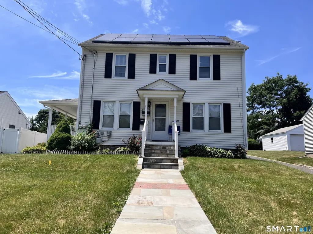 20 Laurel St