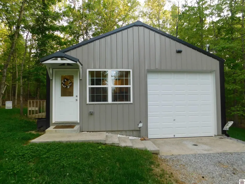 92 Clara Ln