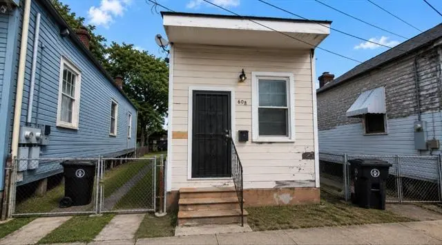 608 Tupelo St
