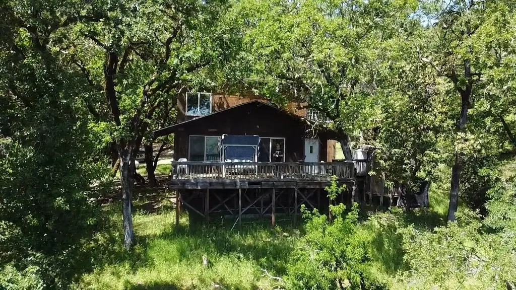 74900 Island Mountain Rd